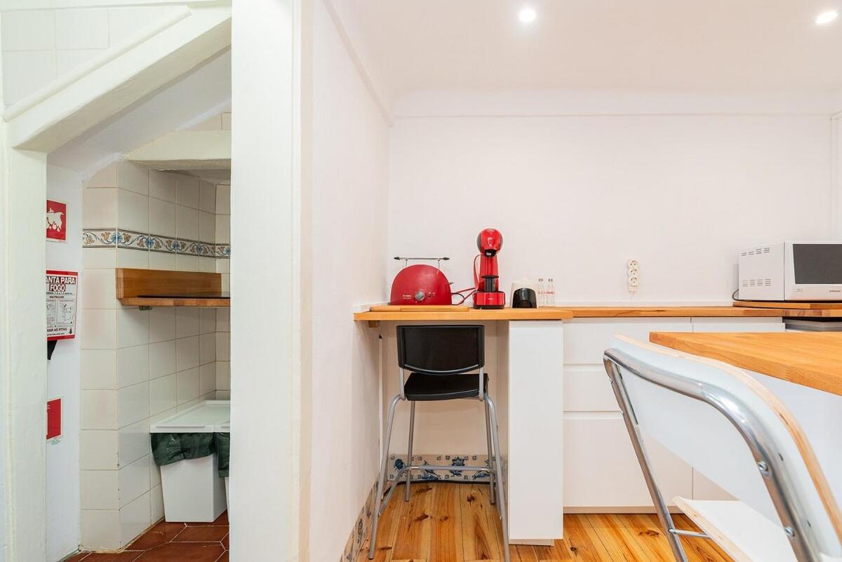 Attic Apartment With Balcony In Bairro Alto Lisboa 外观 照片