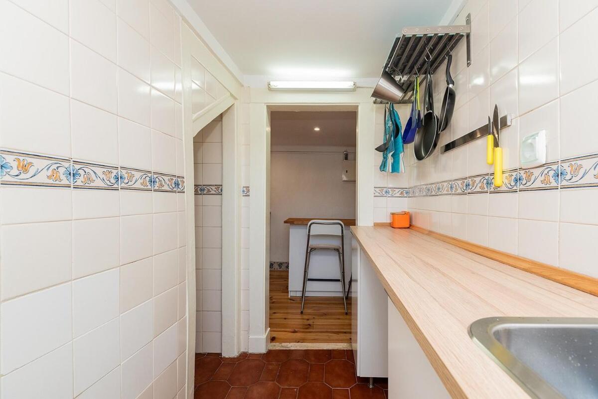 Attic Apartment With Balcony In Bairro Alto Lisboa 外观 照片