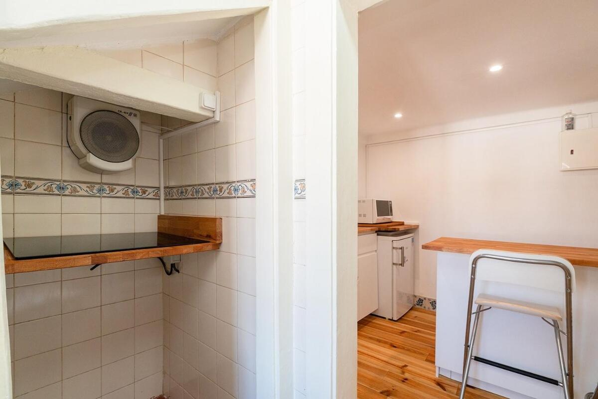 Attic Apartment With Balcony In Bairro Alto Lisboa 外观 照片
