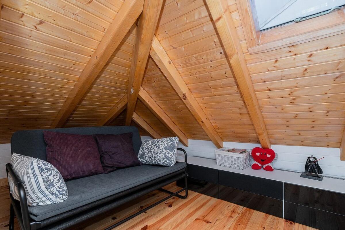 Attic Apartment With Balcony In Bairro Alto Lisboa 外观 照片