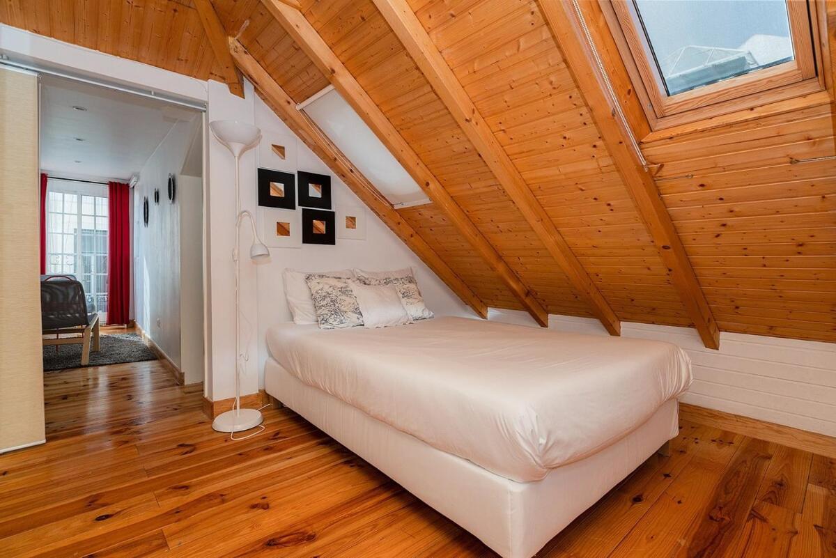Attic Apartment With Balcony In Bairro Alto Lisboa 外观 照片