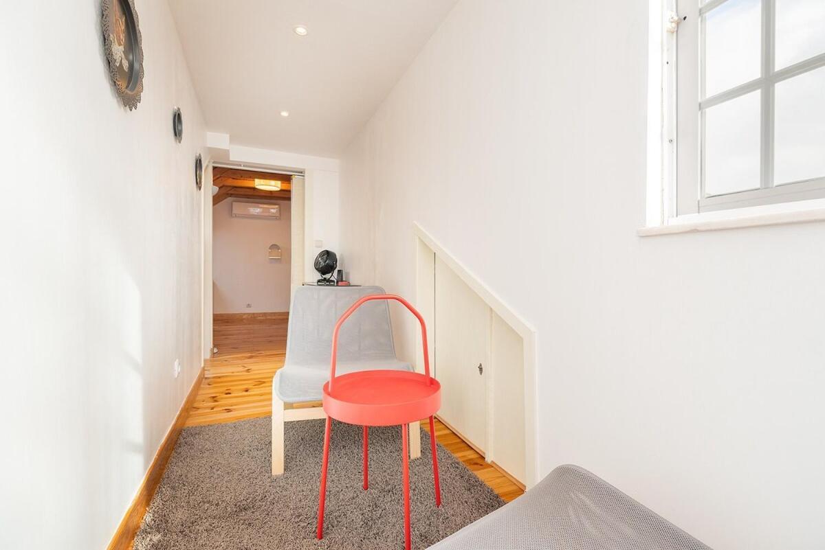 Attic Apartment With Balcony In Bairro Alto Lisboa 外观 照片