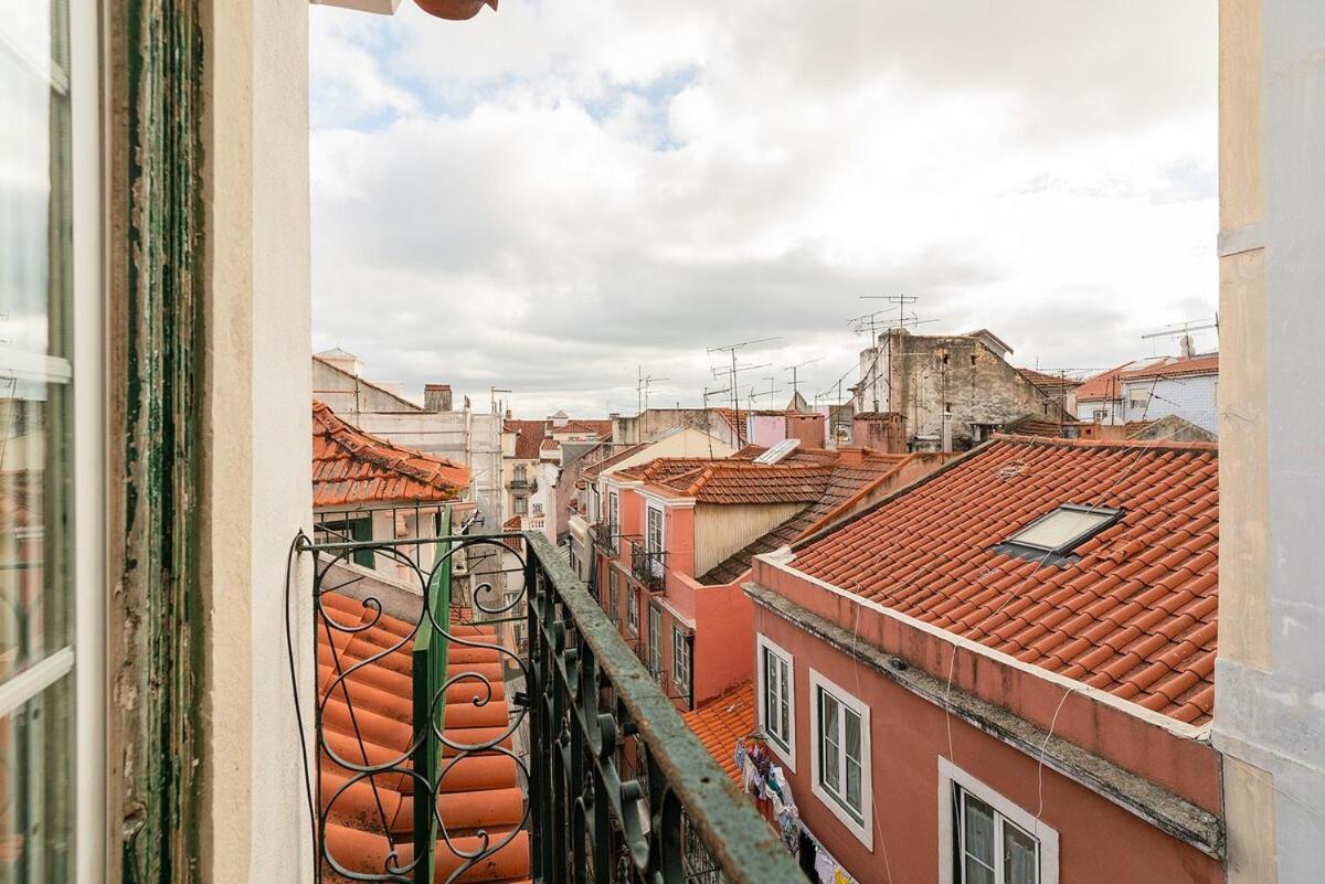 Attic Apartment With Balcony In Bairro Alto Lisboa 外观 照片