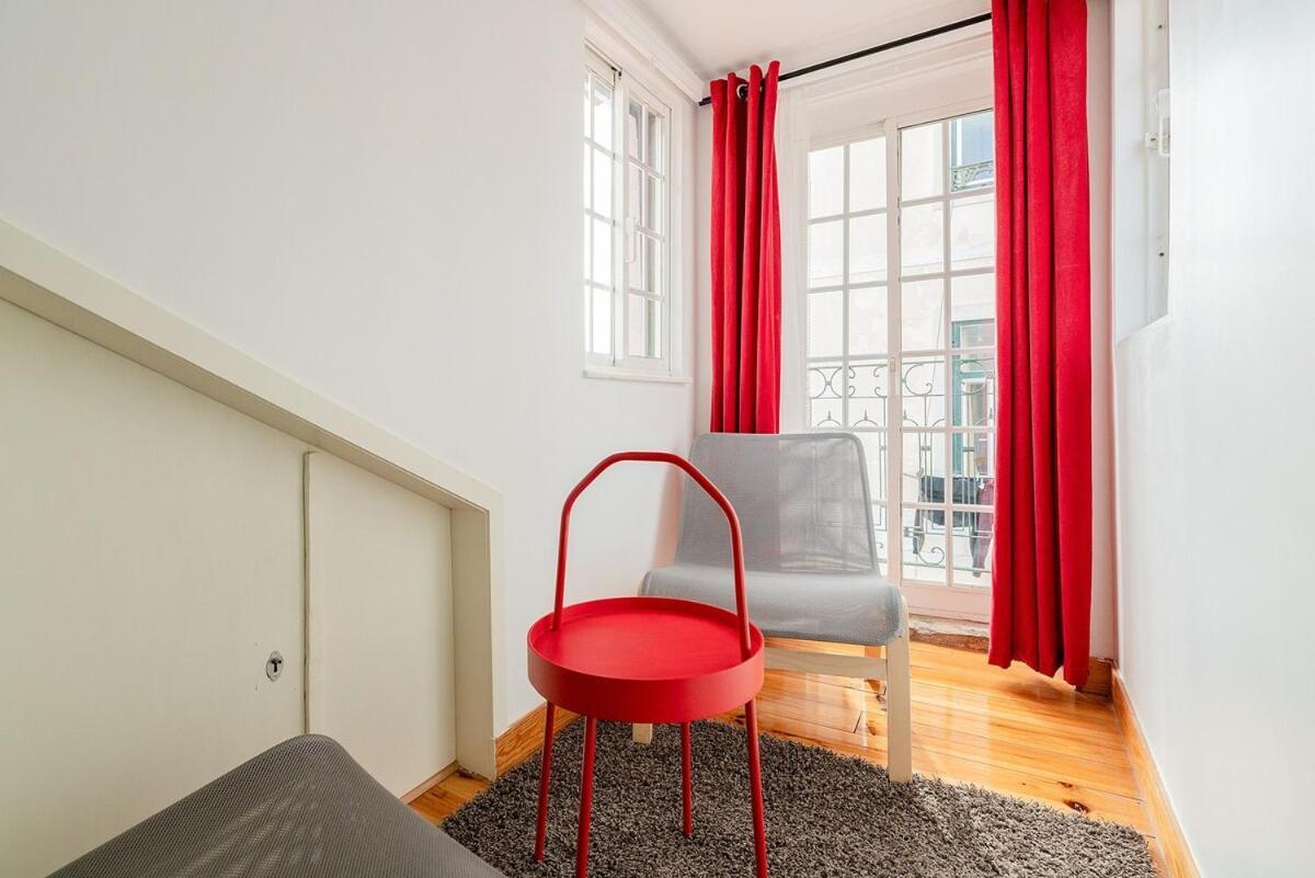 Attic Apartment With Balcony In Bairro Alto Lisboa 外观 照片